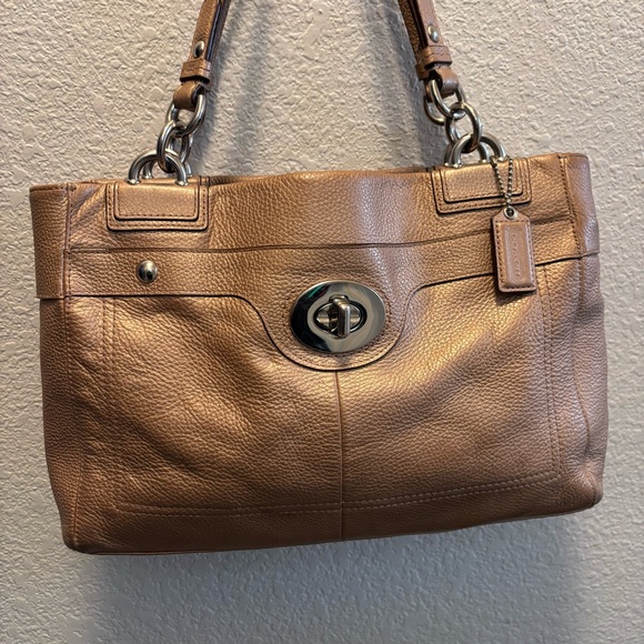 Authentic Vintage (Pre-2000) Coach Tan/Gold Metallic Leather Shoulder Bag F16531 - Picture 16 of 17